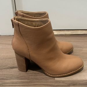 Tan block heel boots, Oasis Society California size 7